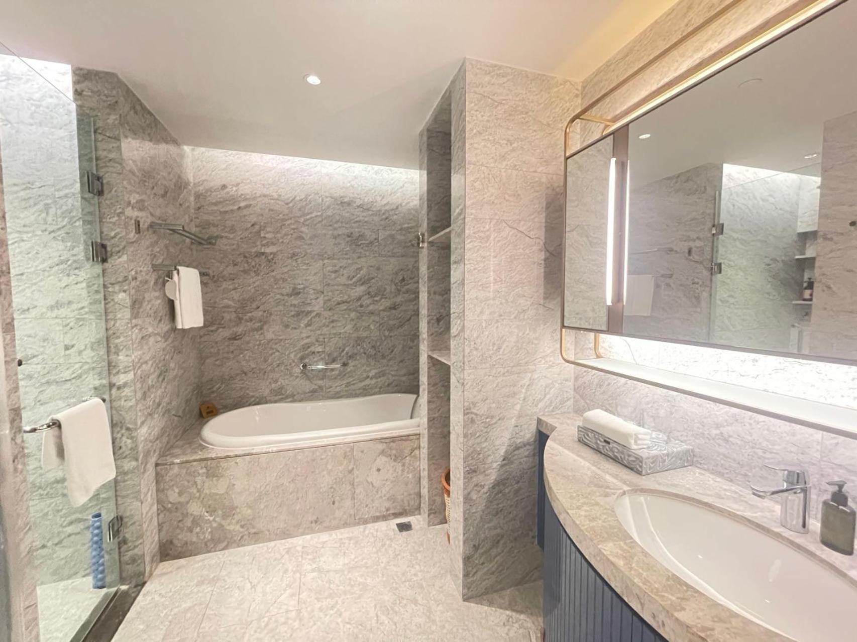 Ascott Raffles City Чунцин Экстерьер фото