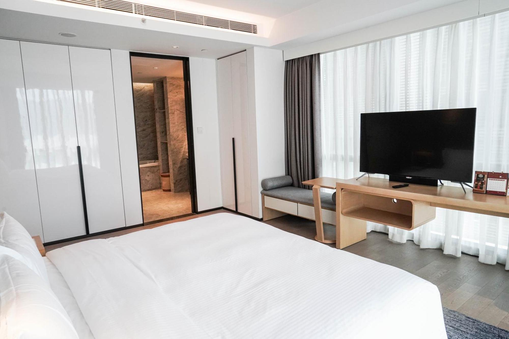 Ascott Raffles City Чунцин Экстерьер фото